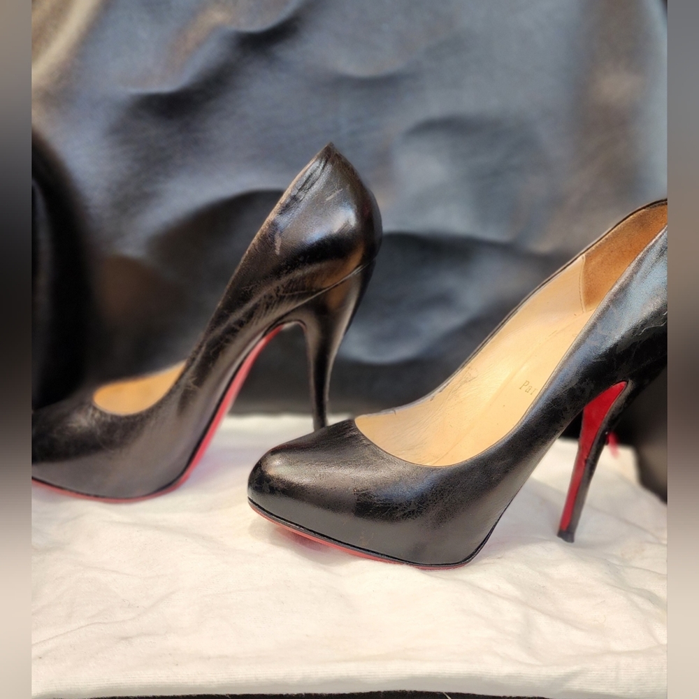 AUTHENTIC CHRISTIAN LOUBOUTIN Black Leather Heels with Dust Bag!! - Picture 4 of 6